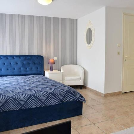 A Modern Bright Studio In The Center Of Kastoria Ngoại thất bức ảnh