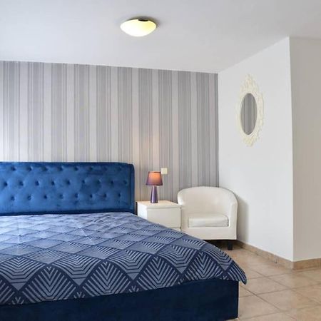A Modern Bright Studio In The Center Of Kastoria Ngoại thất bức ảnh