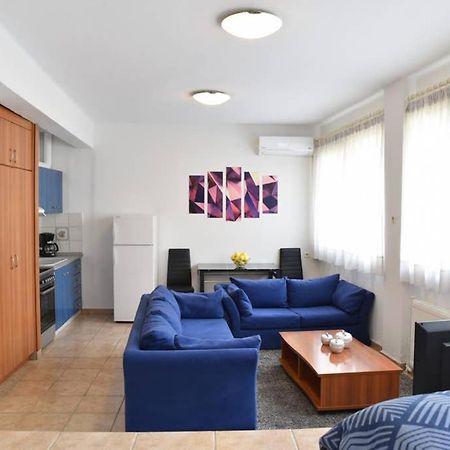 A Modern Bright Studio In The Center Of Kastoria Ngoại thất bức ảnh
