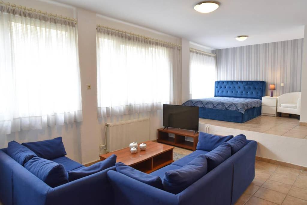 A Modern Bright Studio In The Center Of Kastoria Ngoại thất bức ảnh