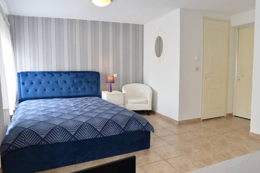 A Modern Bright Studio In The Center Of Kastoria Ngoại thất bức ảnh