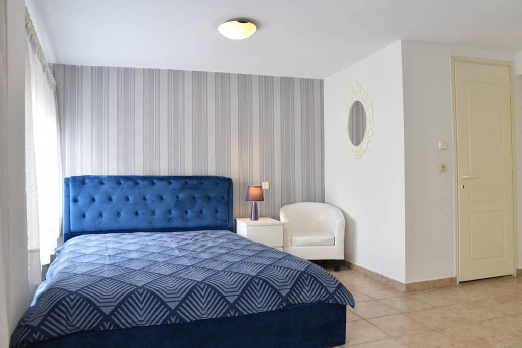 A Modern Bright Studio In The Center Of Kastoria Ngoại thất bức ảnh