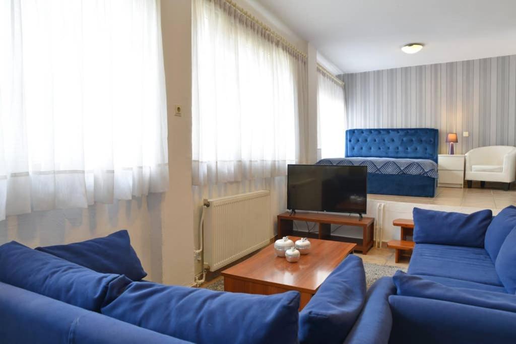 A Modern Bright Studio In The Center Of Kastoria Ngoại thất bức ảnh