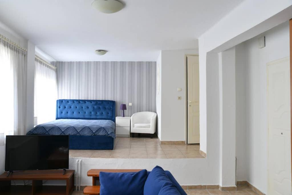A Modern Bright Studio In The Center Of Kastoria Ngoại thất bức ảnh