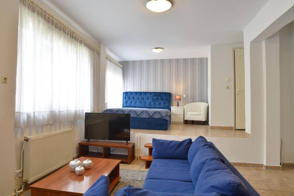 A Modern Bright Studio In The Center Of Kastoria Ngoại thất bức ảnh