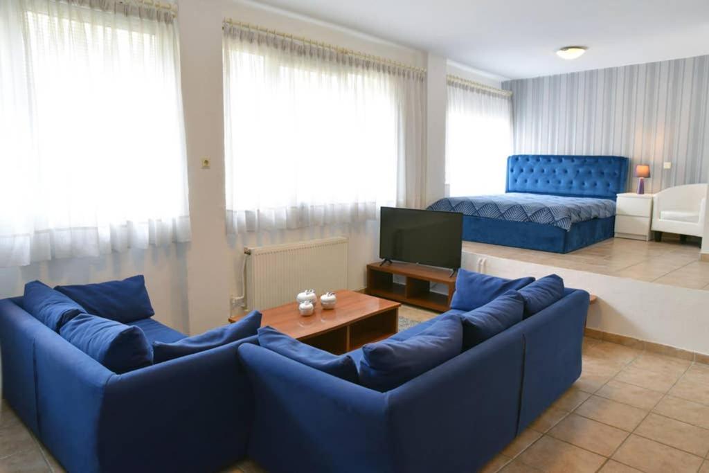 A Modern Bright Studio In The Center Of Kastoria Ngoại thất bức ảnh