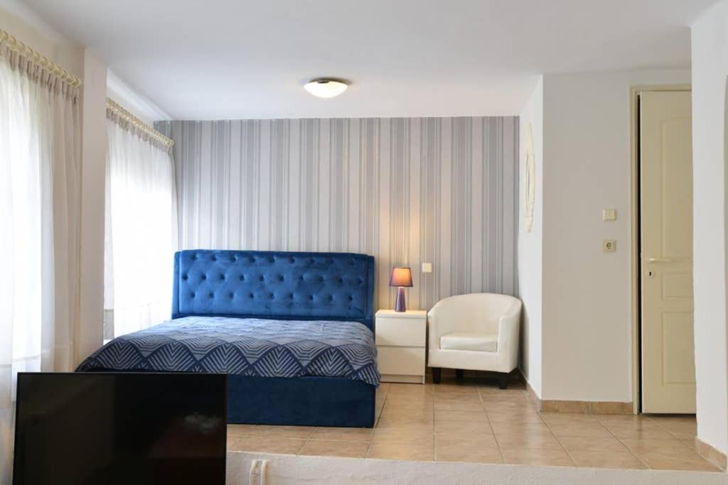 A Modern Bright Studio In The Center Of Kastoria Ngoại thất bức ảnh